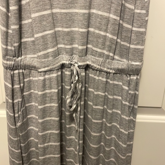 Gray and white dress. - Picture 2 of 5